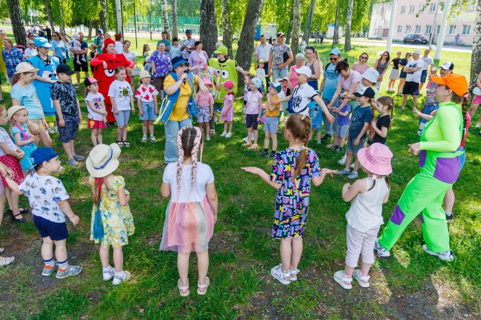 Синарские трубники отметили День защиты детей | В Каменске-Уральском отметили День защиты детей