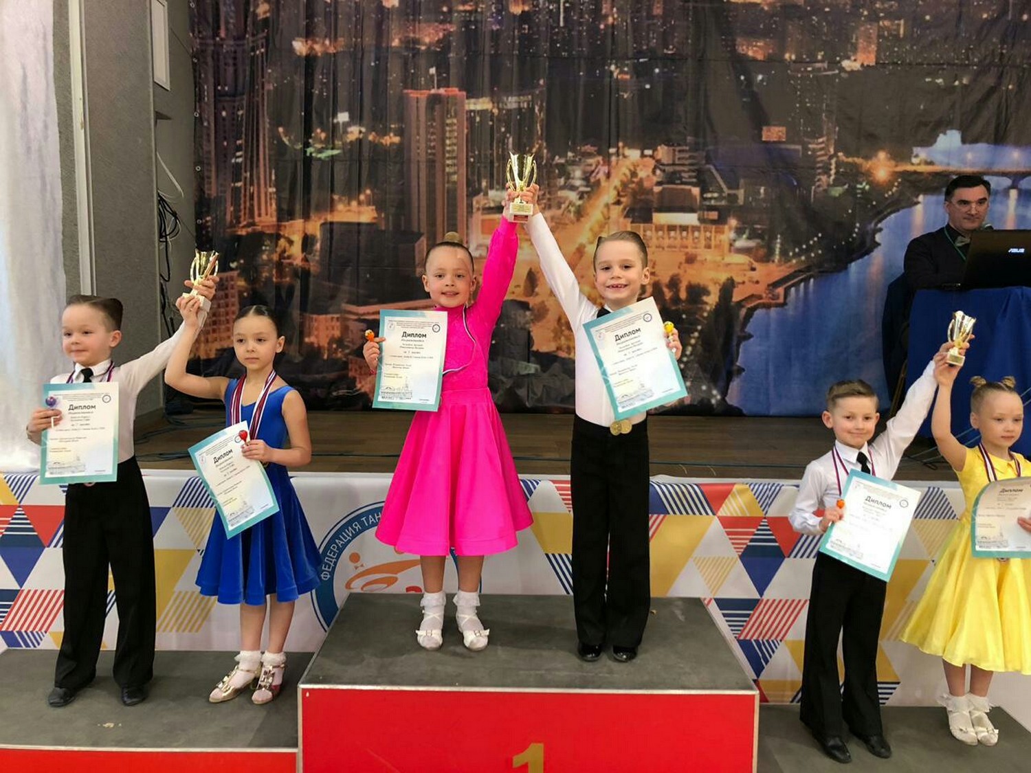 «Сюрприз» из Каменска-Уральского вновь радует победами – на сей раз копилку коллектива пополнили «офицерские» кубки