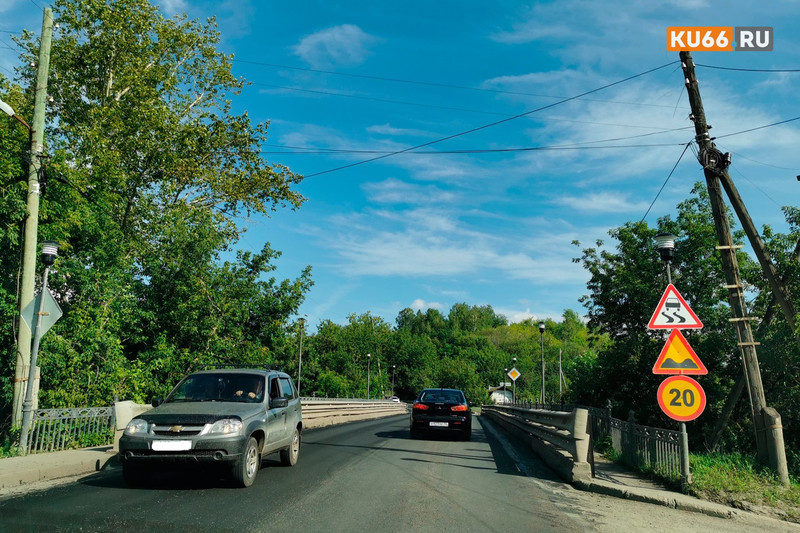 Открыли раньше срока: движение по мосту на ул. Ленина в Каменске-Уральском, которое закрывали с раннего утра, пустили уже в субботу днем