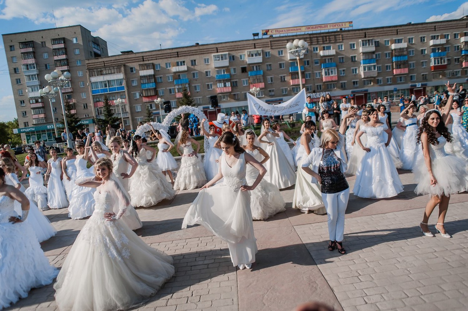 Забег на каблуках и броски букетов – в эту субботу в Каменске-Уральском пройдет «Парад Невест». Зрелище будет, что надо!