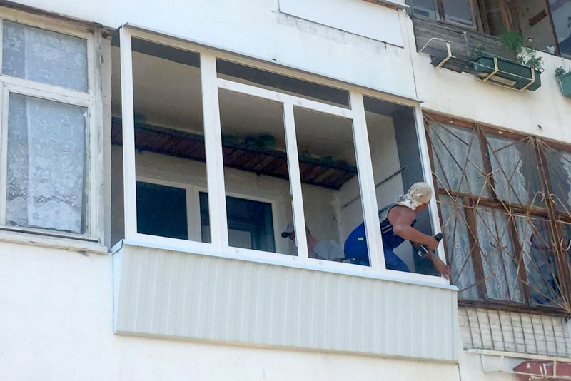 Компания «Монтаж-Проф» объявляет акцию к 8 марта: балкон «с выносом» всего за 43 тысячи рублей