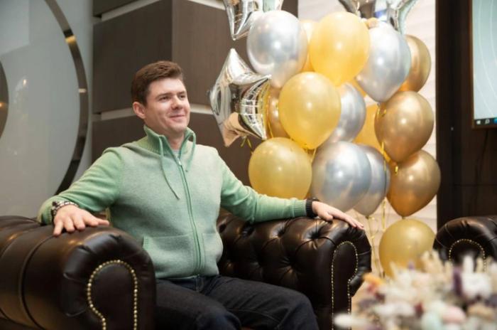 «Я гнался за тремя зайцами»: многодетный свердловчанин выиграл 18,5 млн в лотерею | Многодетный отец из Свердловской области выиграл 18,5 млн рублей в лотерею