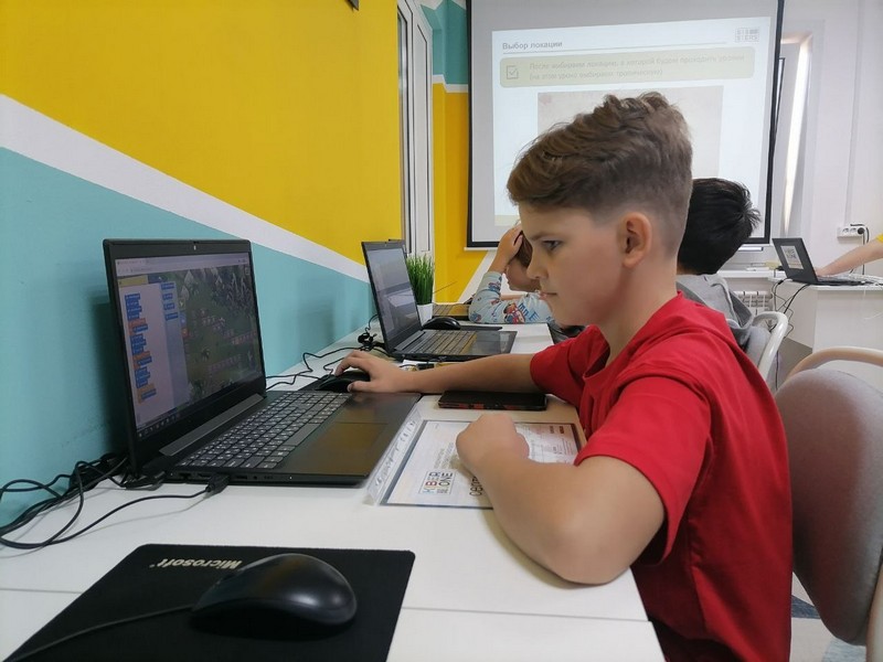 Искусственный интеллект — новый предмет. Зачем школьников учат работать с нейросетью