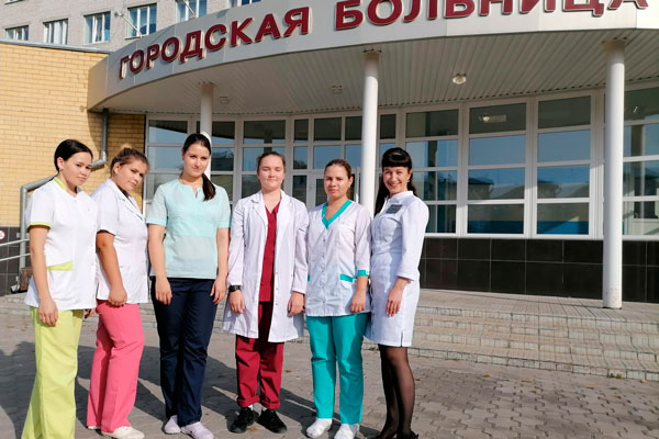 С этого года каменцев лечат молодые врачи и фельдшеры — выпускники вузов и местного колледжа. Пополнения пришли во все отделения больницы