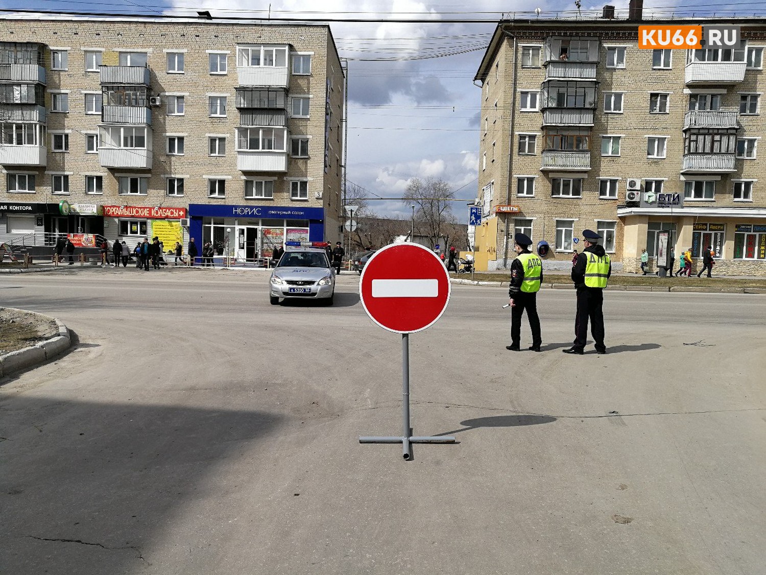 Одним – коллапс, другим – праздник: вечером в пятницу центр Каменска-Уральского перекроют для проведения концертного шоу. Как уехать домой?