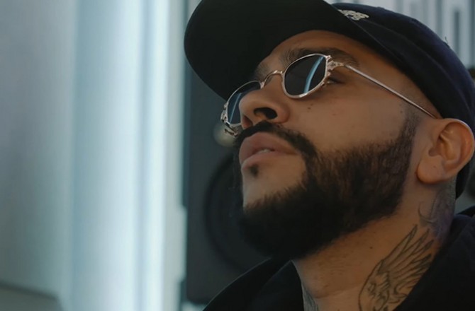 Тимати осудил Пугачеву за просьбу признать ее иноагентом