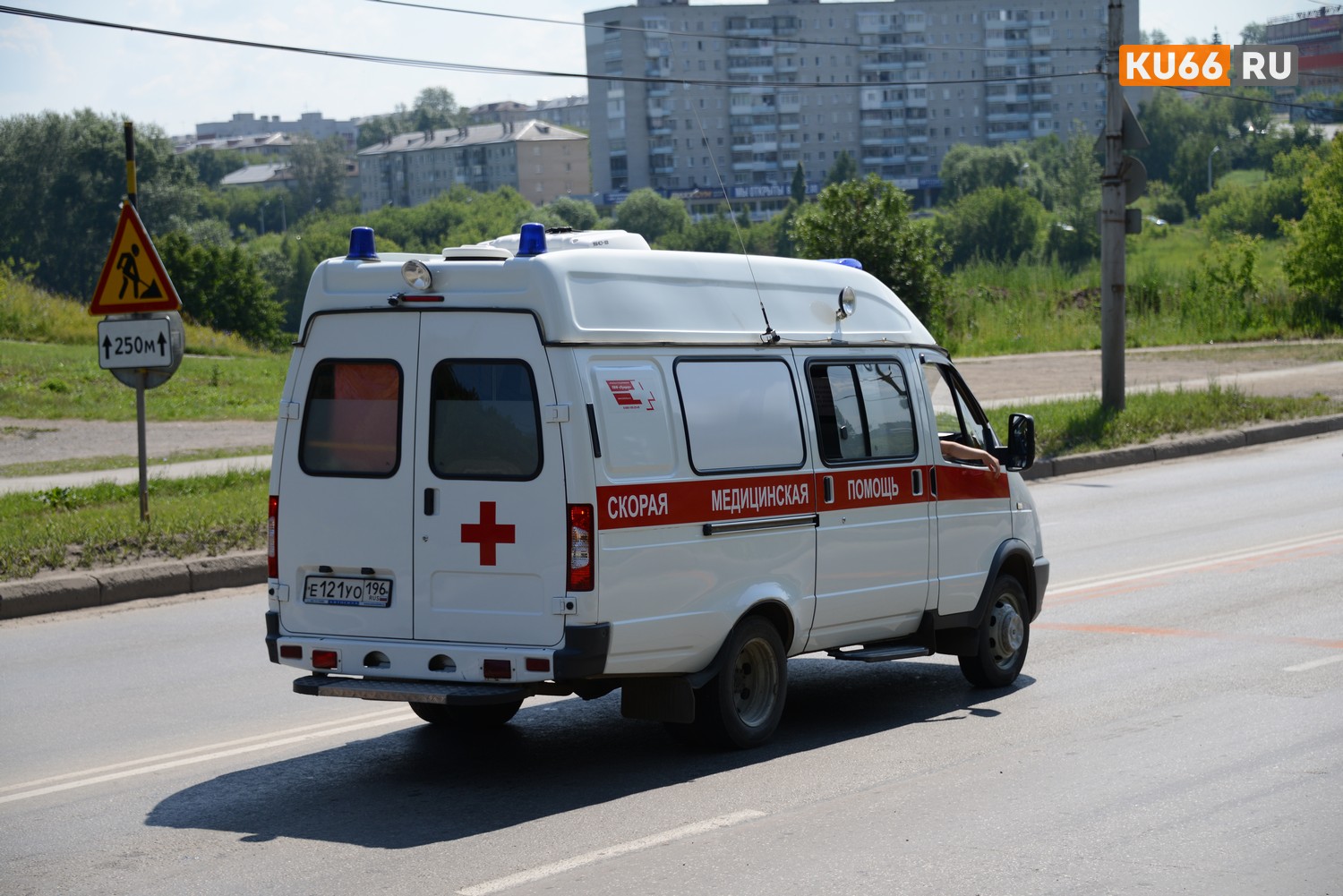 Во время пожара в многоквартирнике в Каменске-Уральском были эвакуированы 11 жителей, один из мужчин с ожогами госпитализирован в больницу