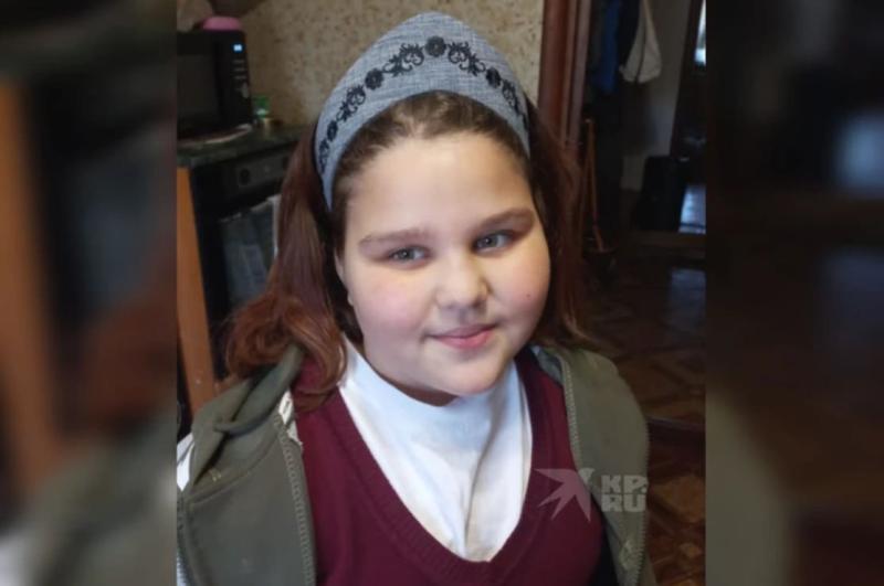 «Карандаши и ручки тоже опасны?»: СПЧ высмеял запрет кокошника в уральской гимназии | Член СПЧ Ахмедова жестко ответила директору уральской гимназии на запрет кокошника