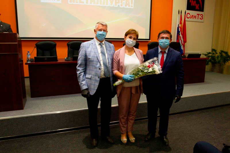 Работники СинТЗ всю неделю получали награды, а в последний перед профессиональным праздником день им вручили самые высокие грамоты