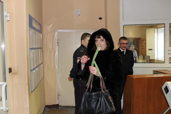 Как в Каменске-Уральском мужчины-полицейские своих коллег с 8 марта поздравляли. Генерал: «К женщинам в погонах мы испытываем безмерное...»