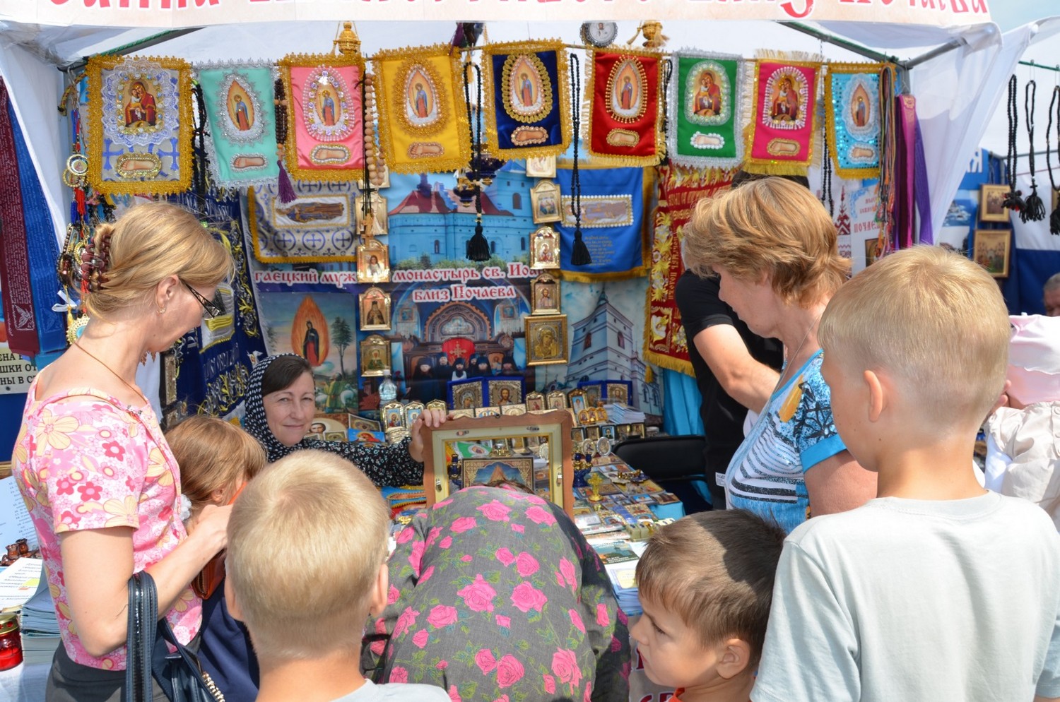 Подарочные текстиль, изделия из овчины, а также краснодарский мед, сладости и многое другое представят на православной ярмарке в Каменске