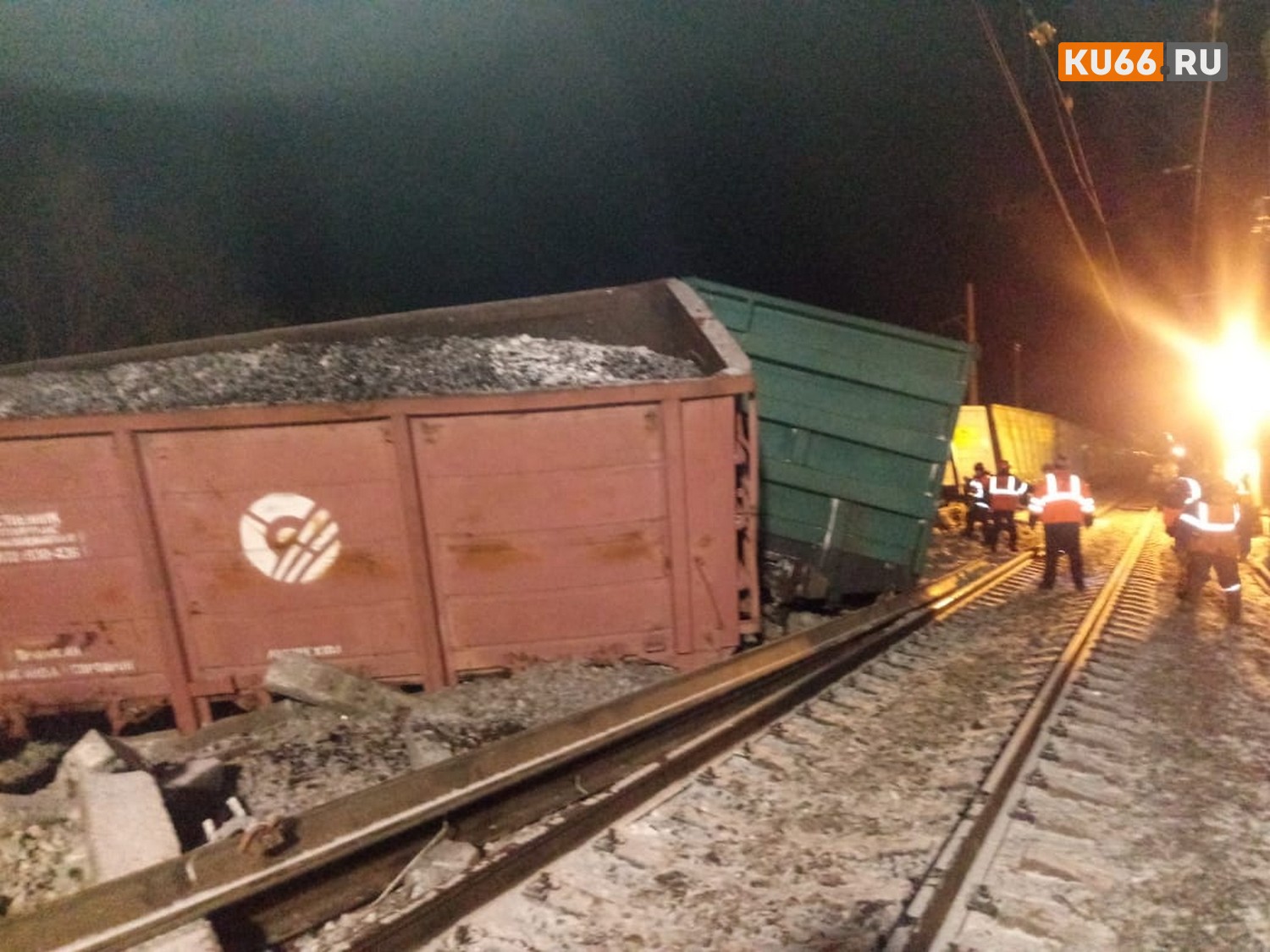 Грузовой поезд с углем сошел с рельсов на перегоне под Каменском-Уральским: пострадавших нет, но электрички пустили в объезд
