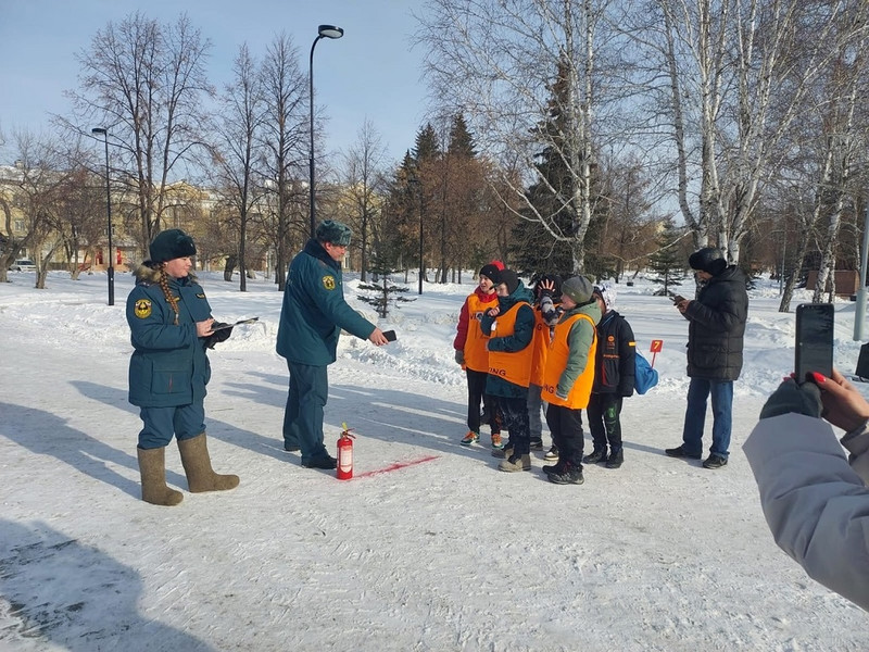 На Аллее славы в Каменске-Уральском прошла военно-спортивная игра