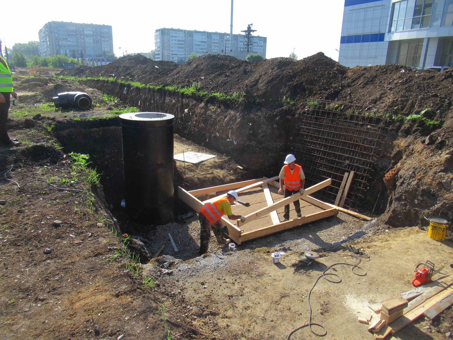 В Каменске-Уральском прокладывают новую теплотрассу, стоимостью более 52 млн. рублей. Уверяют: «Проект имеет большое значение для Южного!»