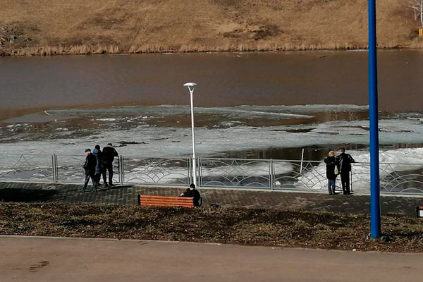 Ледоход прошел за считанные часы: в Каменске-Уральском в выходные вскрылись реки, но расслабляться рано, скоро воды станет больше