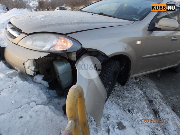 Выбросило за ограждение, в сугроб: подробности ДТП в Каменске с кроссовером, который никак не мог определиться с тем, куда ему надо. ВИДЕО
