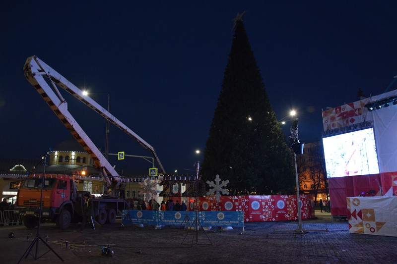 В Рязани не смогли зажечь главную елку «Новогодней столицы» В Рязани не смогли зажечь главную елку «Новогодней столицы»