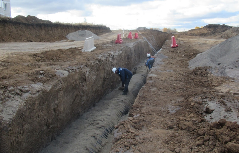 Дорогу на ул. Героев Отечества продолжают строить в Каменске-Уральском — в разгаре главный этап по укладке важнейших коммуникаций