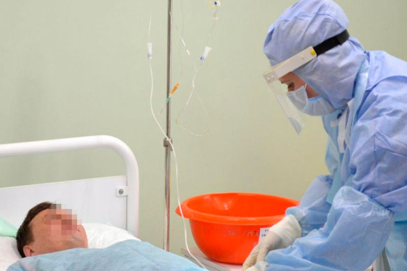 «Каждый пациент, как потенциально зараженный». Все, что вам нужно знать о работе врачей инфекционного отделения Каменской больницы