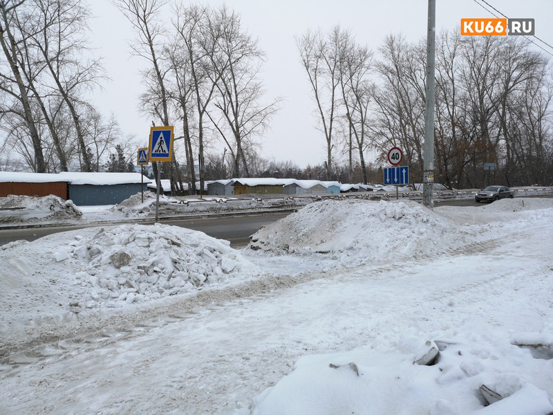 В Каменске-Уральском снег в приоритетном порядке вывозят из дворов. Рассказываем, из каких