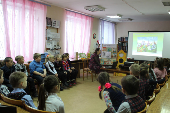 Перед днем рождения Николая Носова библиотекари из Каменска-Уральского читали вместе с детьми «Незнайку», а затем отправились на … Луну