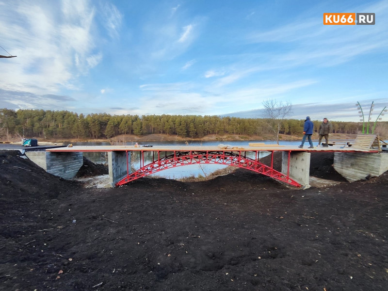 В Каменске-Уральском в «долине мостов» появилась копия легендарного железнодорожного моста