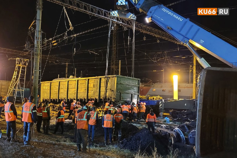 На станции Каменск-Уральский продолжаются восстановительные работы после схода шести вагонов