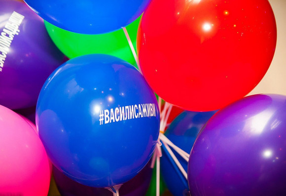 Почти 85 тыс. руб. пожертвовали неравнодушные жители Каменска-Уральского больной девочке Василисе в трех городских торговых центрах. ФОТО