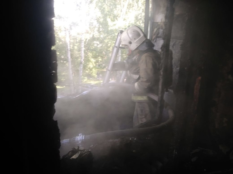 В Каменске-Уральском по ул. 4-й Пятилетки произошел пожар. Спасены два человека