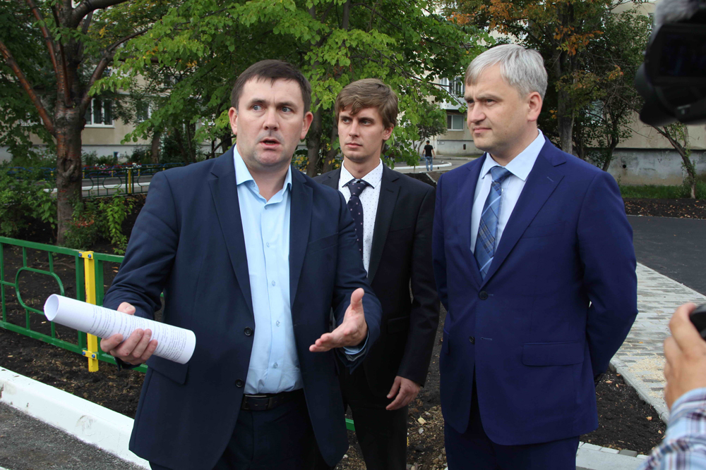 Чиновник из полпредства побывал в Каменске-Уральском: говорят, мэр Шмыков изрядно поволновался, провожая гостя по точкам и объектам...