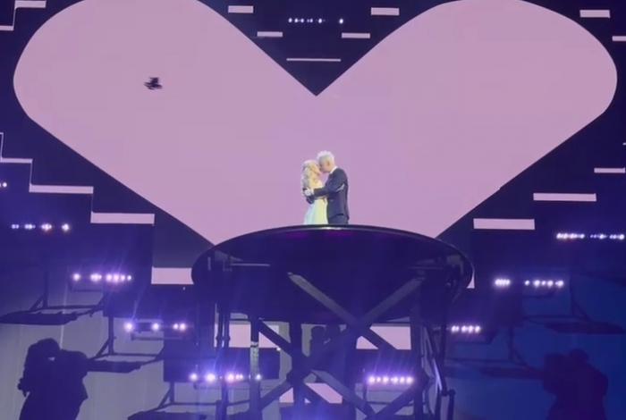 SHAMAN и Екатерина Мизулина — пара: певец признался в отношениях и поцеловал возлюбленную на сцене | SHAMAN подтвердил роман с Екатериной Мизулиной во время концерта в Москве