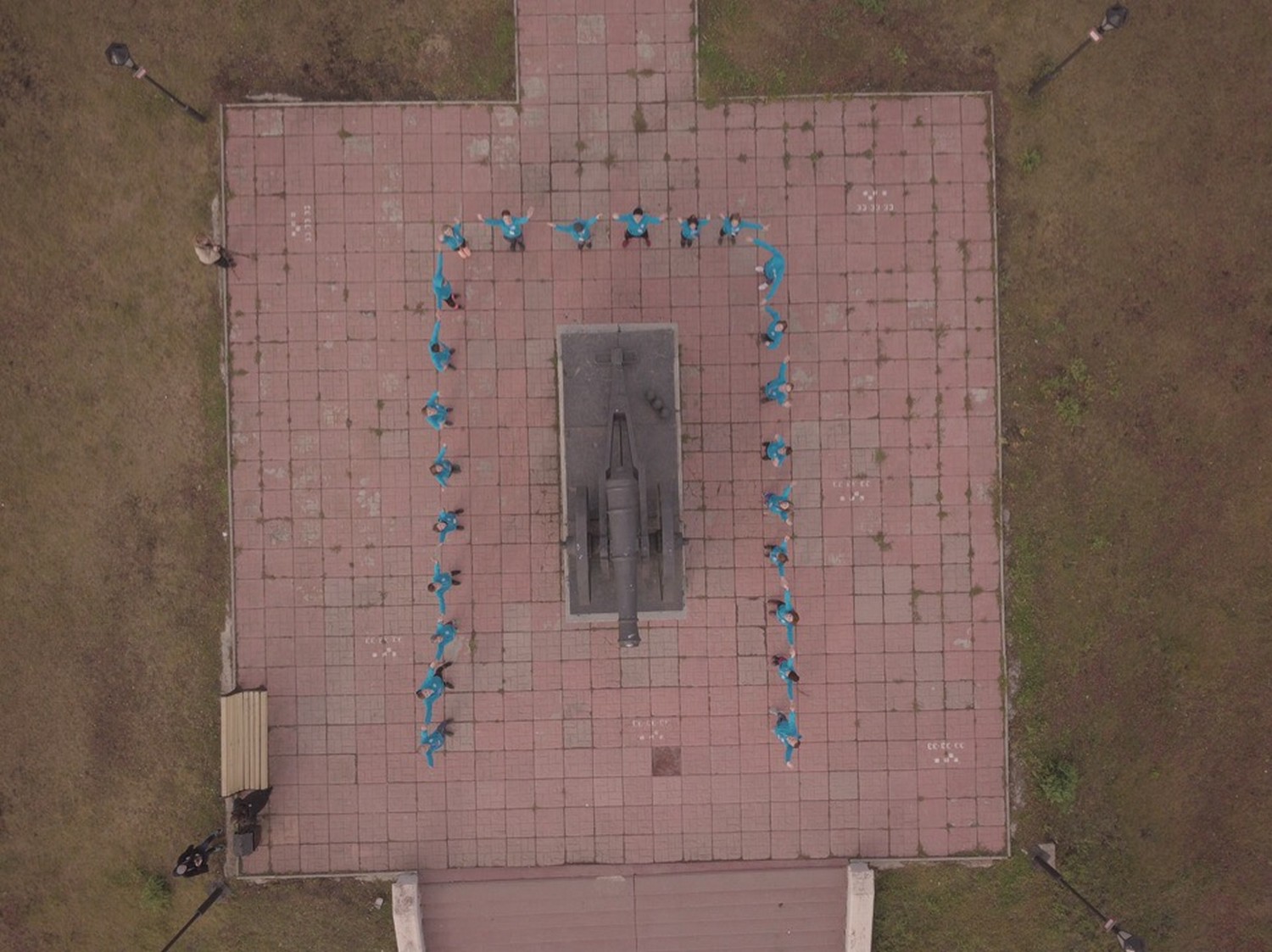 Во время форума безопасности в Каменске волонтеры учились вести себя во время теракта и агитировали за присвоение «Кольцово» имени Петра I