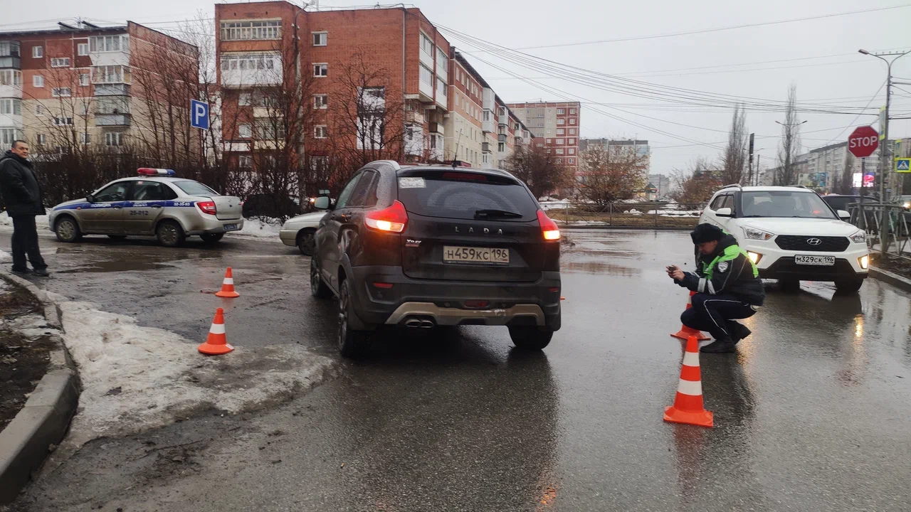 В Каменске-Уральском в ДТП пострадала 76-летняя женщина-пешеход | "Двигался задним ходом". В Свердловской области молодой водитель сбил пенсионерку