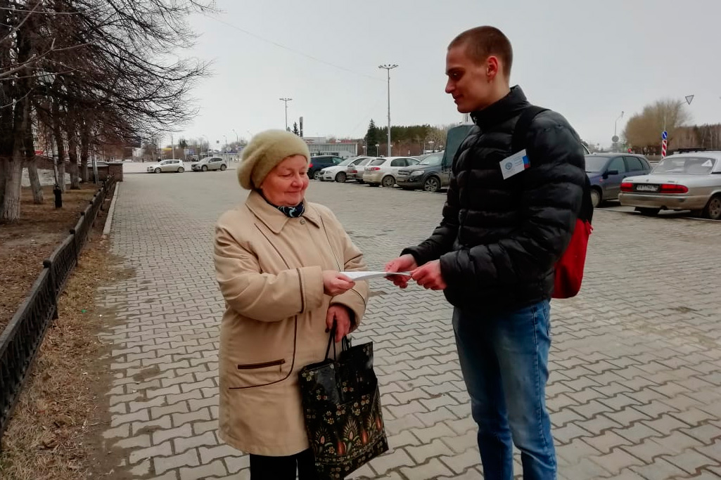 Как студенты политеха помогали налоговикам Каменска-Уральского жителям об их обязательствах перед государством рассказывать — в СКЦ и ТЦ