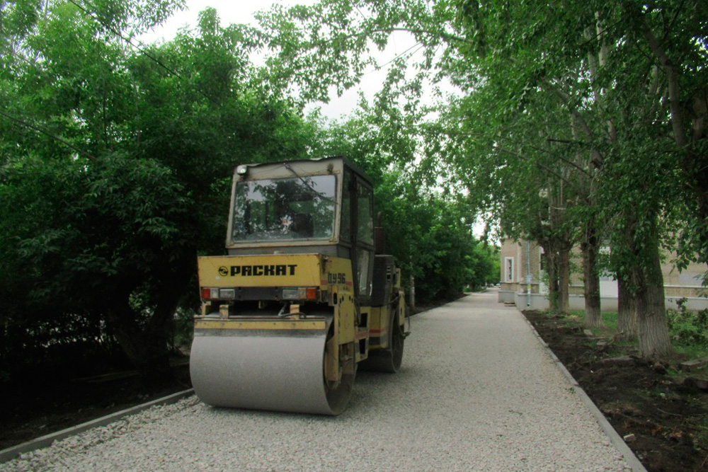 Вести с дорог: не самый простой участок дороги на перекрестке Бажова и Зои Космодемьянской в Каменске закончат ремонтировать в августе