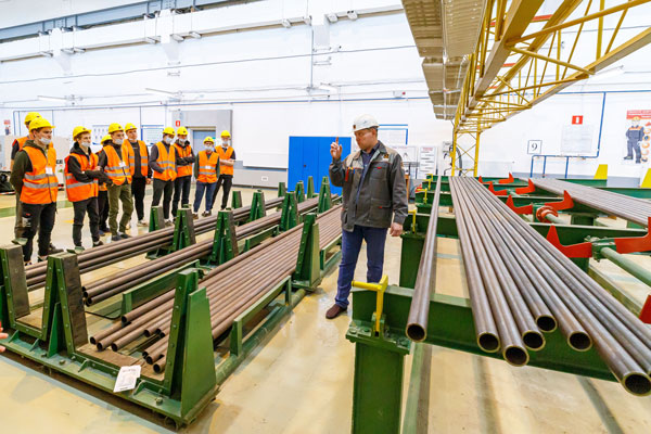 На СинТЗ провели экскурсию для студентов из Богдановича