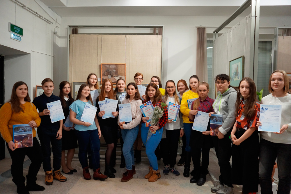 Подростки и детишки в Каменске рисовали город не таким, каким его видят, а таким, в котором хочется жить. Разница, конечно, налицо...