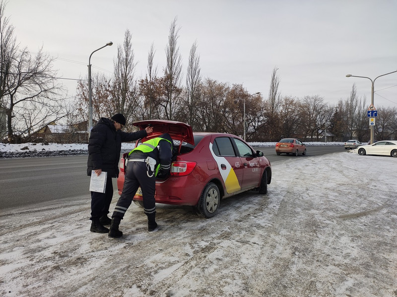 В Каменске-Уральском за три дня выявили 59 нарушений водителями такси