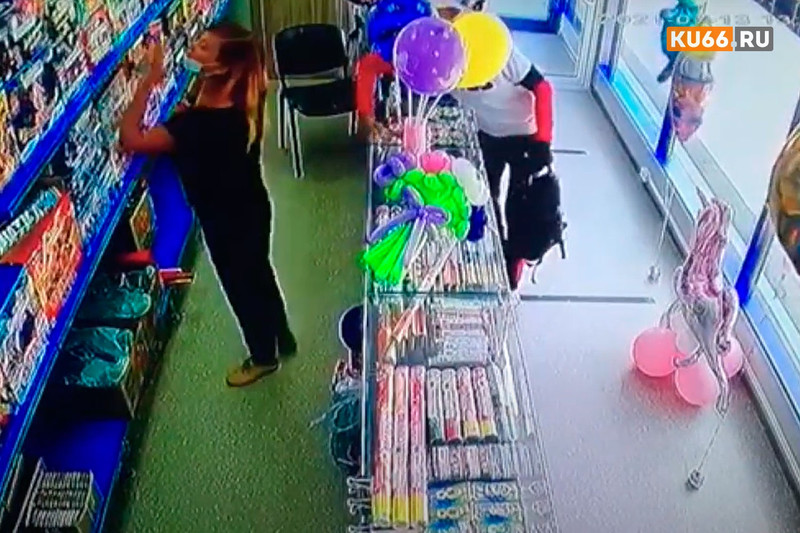 «Почти» преступление в магазине в Каменске-Уральском: покупатель схватил хлопушку за 300 руб., пока продавец отвечала на его вопросы