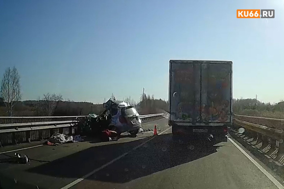 В страшном ДТП под Каменском-Уральским один погиб, другая получила травмы. ВИДЕО