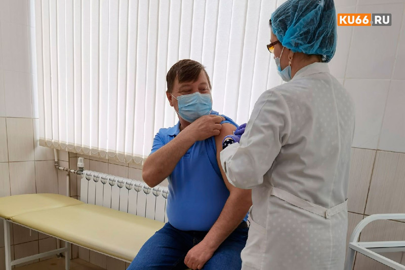 С понедельника в Каменске-Уральском возобновляют работу прививочные кабинеты в городских поликлиниках. Публикуем актуальное расписание