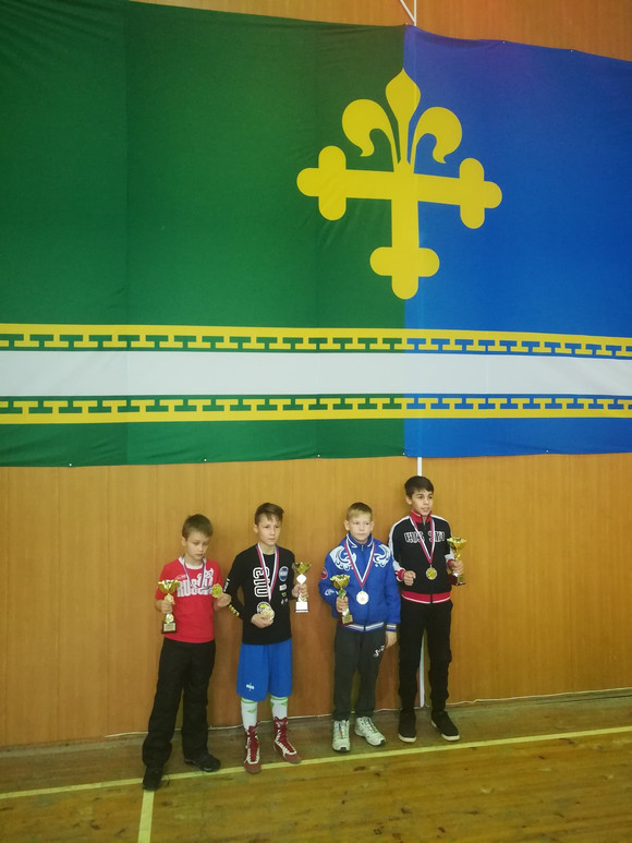 Спортсмены из Каменска-Уральского завоевали пять первых мест на межрегиональном турнире по боксу. Двоих противников уложили без боя…