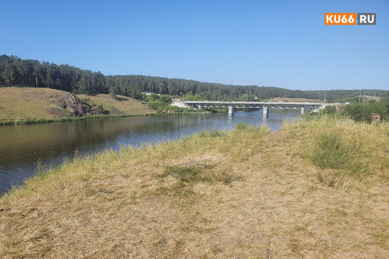 Мотогонщики в Каменске-Уральском «летают» мимо отдыхающих на берегах Исети, пугают людей. «Не гоните в неизвестность, убедитесь...»