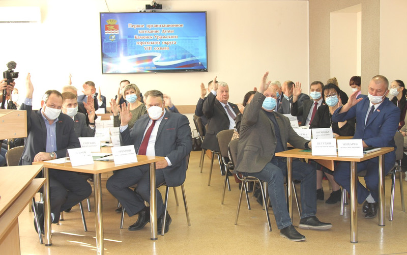 В думе Каменска-Уральского распределили руководящие должности, а Сергея Гераскина назначили вице-спикером с особыми полномочиями