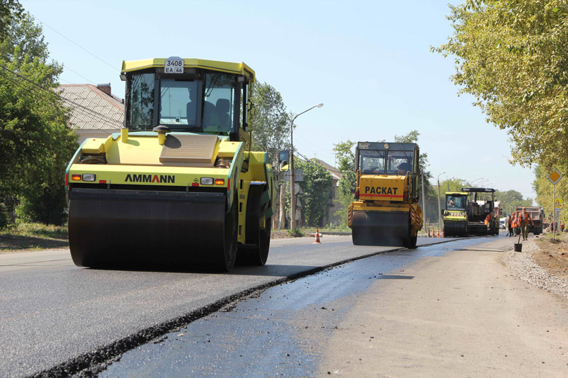 Активная фаза: свежие новости с ремонтов дорог в Каменске-Уральском. Как и на что рабочие тратят 420 млн рублей под присмотром УГХ?