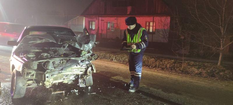 Жительница Урала без прав выехала на встречку и столкнулась с «Газ Некст» — это не первое нарушение | Курсантка автошколы без прав устроила ДТП в Свердловской области