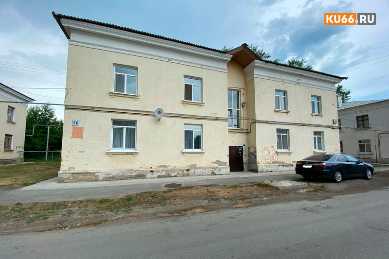 Из окна дома в Каменске выпал мальчик – с многочисленными переломами рук и ноги его увезли в городскую больницу. «Состояние тяжелое»