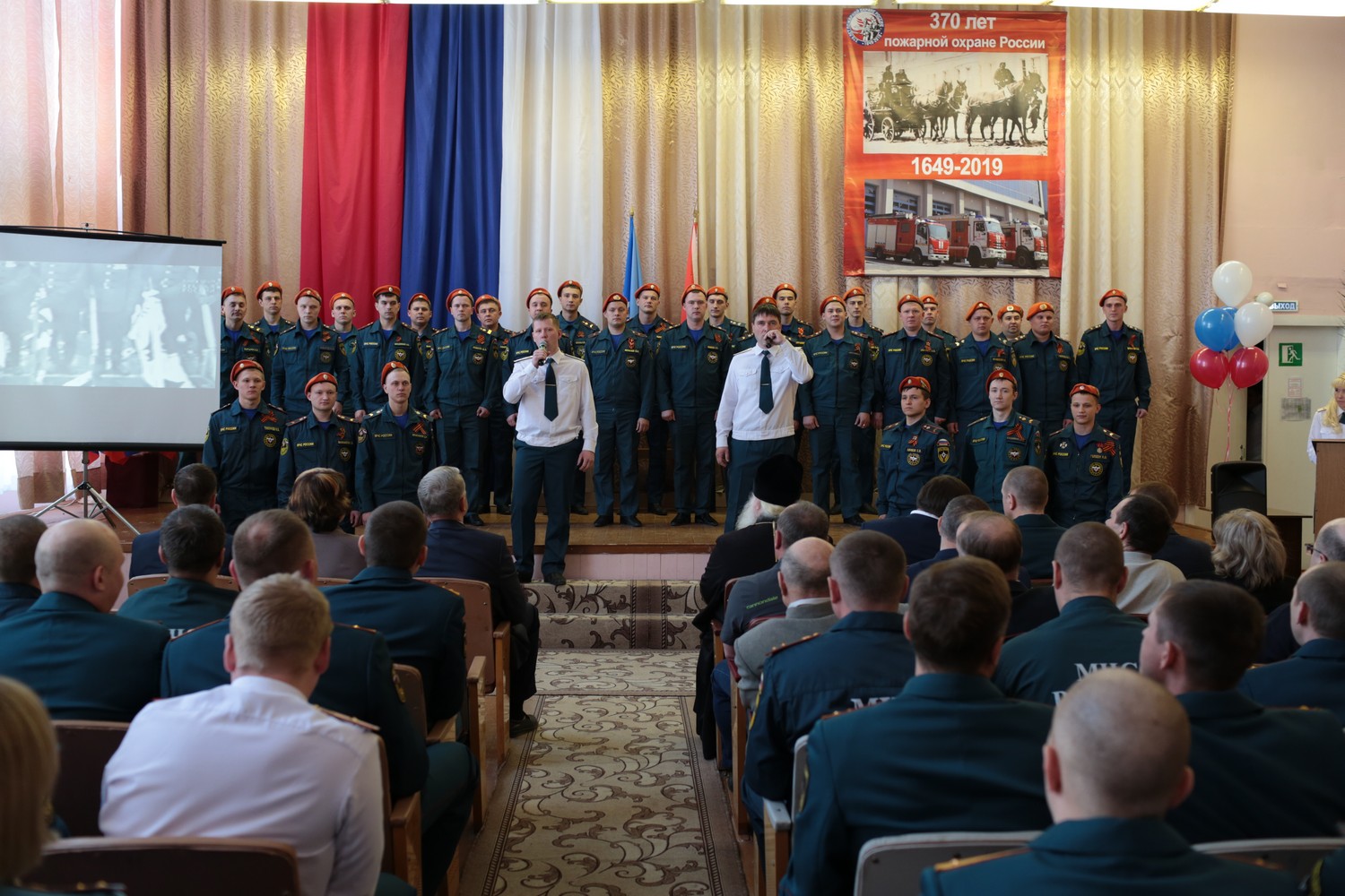 «То, что вы делаете, вызывает уважение». Каменских огнеборцев - их считают лучшими в области — поздравляли с профессиональным праздником