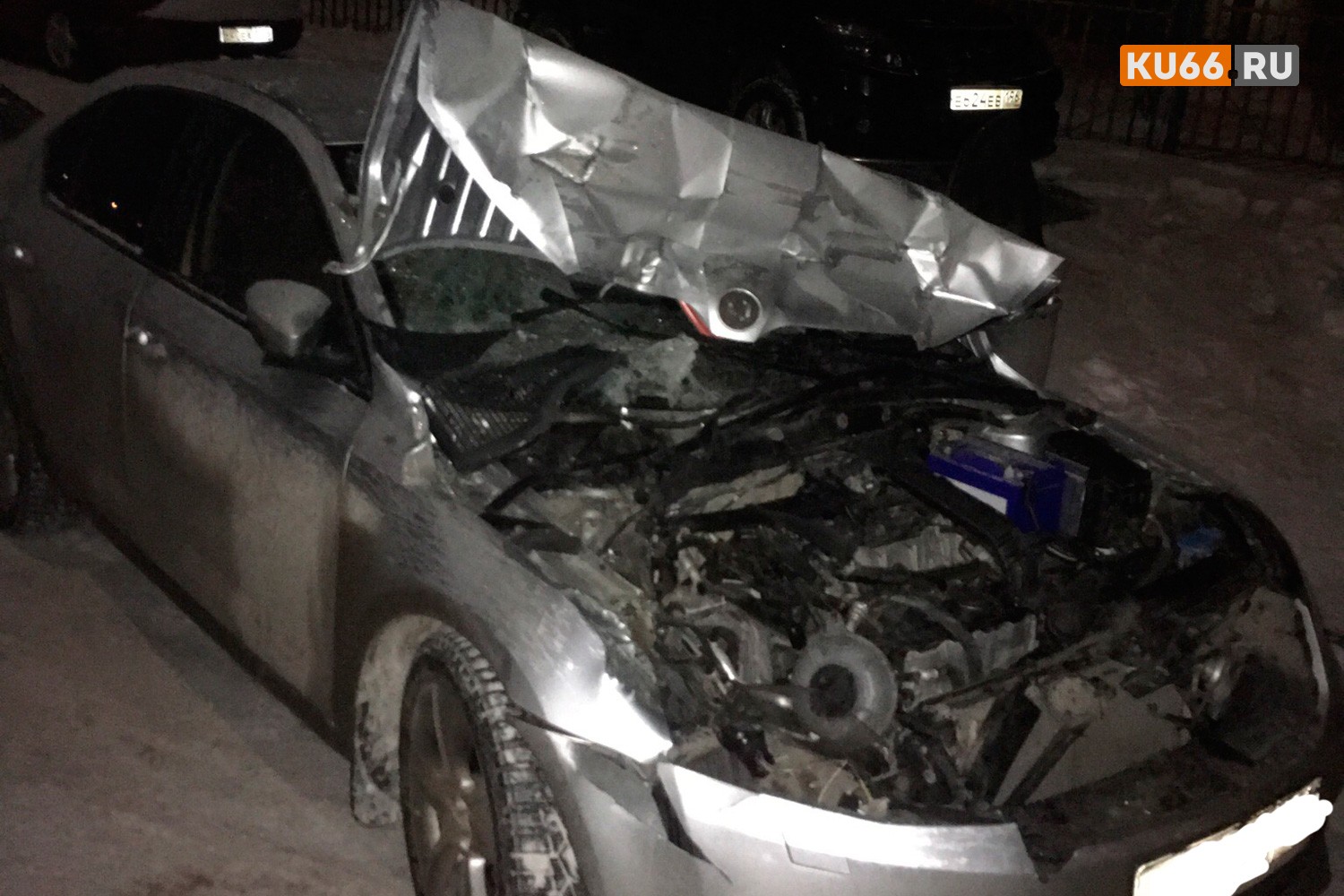 Массовую аварию устроил автомобилист в Каменске-Уральском на улице Прокопьева — говорят, собрал несколько машин и пытался уехать...