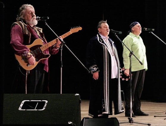 На сцене блистали! Концерт легендарных «Песняров», которых называли «Белорусскими Битлз», с аншлагом прошел в СКЦ Каменска-Уральского